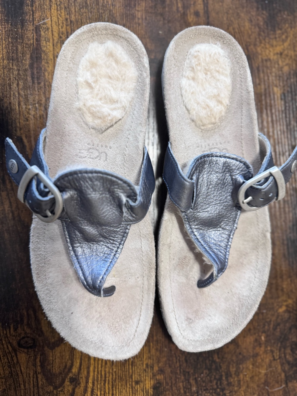 UGG Australia Metallic Gunmetal Leather & Sheepskin Thong Sandals Size 8